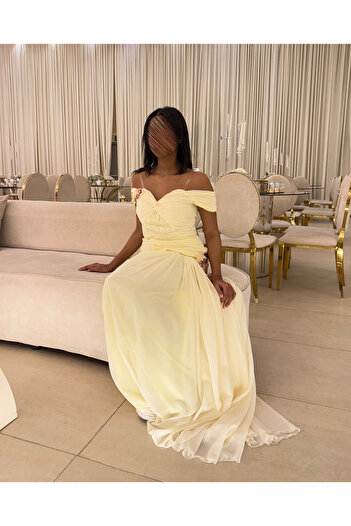 Generic Long evening dress in light yellow