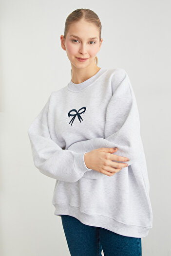 Fulla Moda 3 Thread Ribbon Embroidered Oversize Sweatshirt