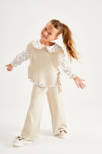 noliva bebek ve çocuk Stylish Girls' Set – Knit Vest Pants and Floral Pattern Shirt