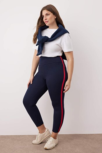 Trendyol Curve Leggings tricotati de marime mare cu dungi laterale albastre bleumarin TBBAW26BV00001