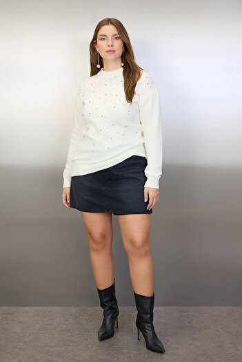 Trendyol Curve Ecru Troc Detailed Soft Feeling Knitwear Sweater Tbbaw26An00010