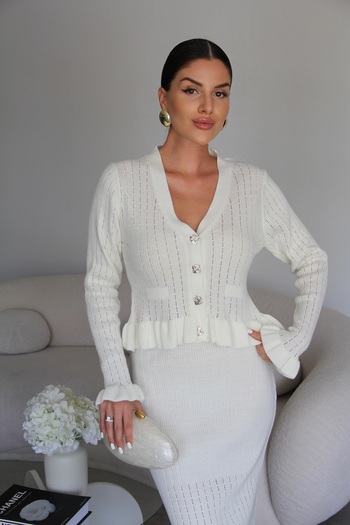 Julidress Σετ πλεκτών ενδυμάτων Premium με λεπτομέρεια με λευκό κουμπί εκρού, ζακέτα με λαιμόκοψη σε σχήμα V και μακριά φούστα μέχρι το πάτωμα