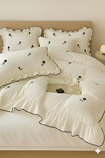 GÖRMEZ TEKSTİL Double Black Rose Ruffle Trimmed Quilt Cover Set Ecru Organic Cotton