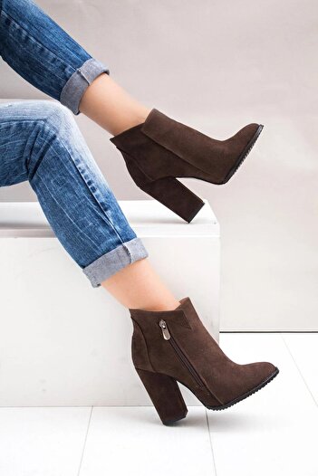 Fox Shoes A922640802 Γυναικείες μπότες με χοντρό τακούνι καφέ σουέντ
