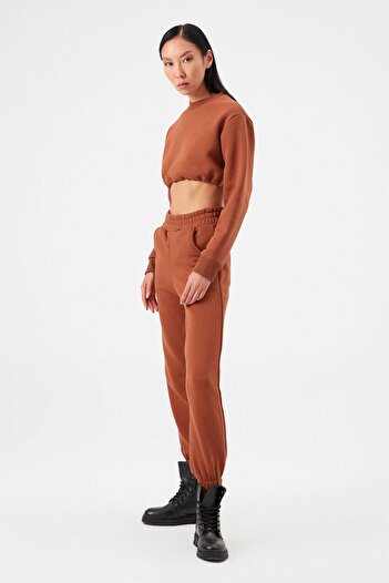 Açelya Okcu Crop Ribbed Waist Gathered Sweatshirt