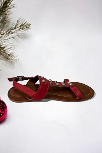 Ponchiq Red Metal Bead Detailed Sandals