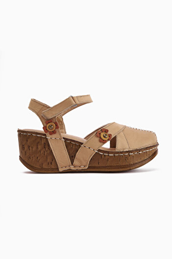 Limoya Genuine Leather Katlyn Beige Floral Detailed Closed Toe Wedge Heeled Women's Sandals