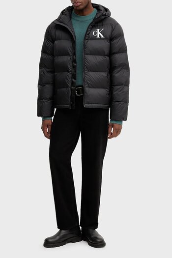 Calvin Klein Pánský černý kabát s logem značky Stylový vzhled Vhodný pro zimní použití LV04RD528G UB1