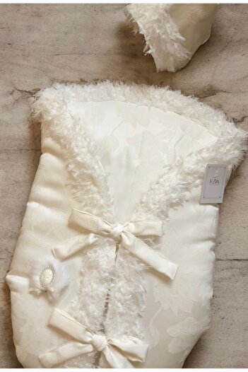 Joyful angel Baby nest baby newborn