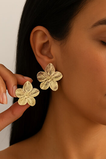 AURRARİ Gold Shiny Flower Bud Earrings