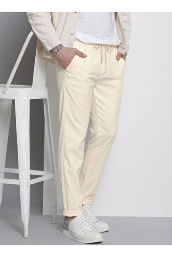 The Indian Garage Co By Styli Men Cream Slim Fit Solid Trousers