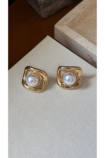 Muse Sister Pearl Detailed Alexa Earrings