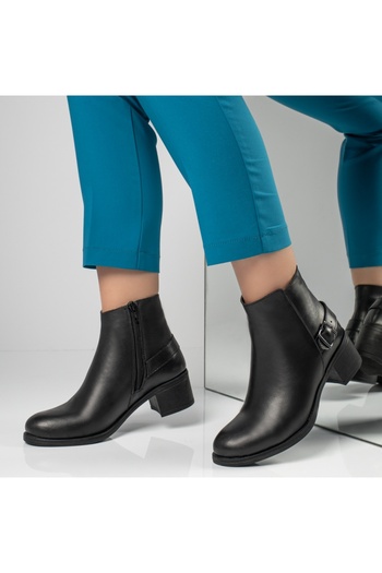 BMoD Women's black genuine leather boots with a zipper MOD10370