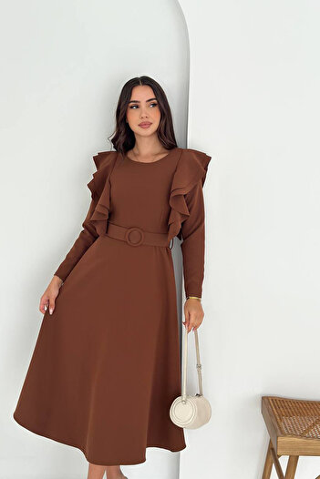 Neşeli Butik γυναικείο φόρεμα με βολάν με ζώνη με μήκος midi NBK4309