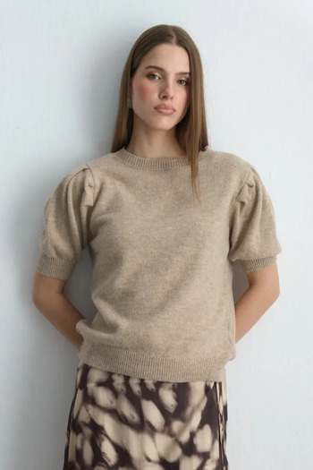 Gusto Gathered Sleeve Knitwear - Beige