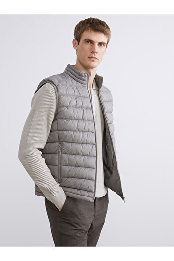 LC Waikiki Create Your Style from Uzg Store |   Standard Mold Stand-Up Collar Men's Puffer Vest