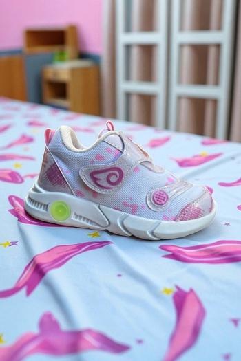 ALTUNTAŞ Girls' Boys' Daily Comfortable Home and Outdoor Nursery Velcro Light-Up Sports Shoes Sneaker