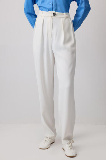 Touché Privé Double Pleated Carrot Pants