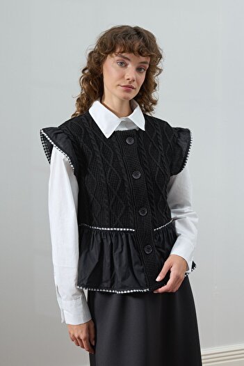 Ceylan Otantik Black Ruffled Knit Vest