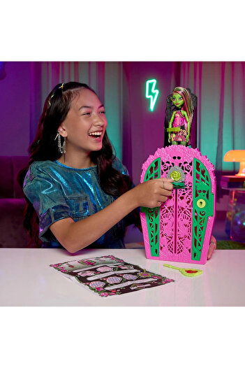 MONSTER HIGH Mysterious Friends - Mysterious Garden Series - Venus Mcflytrap