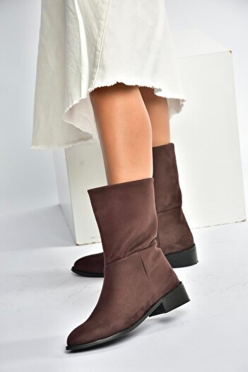 Fox Shoes L726597702 Γυναικείες μπότες καθημερινής χρήσης με επίπεδη σόλα καφέ σουέντ