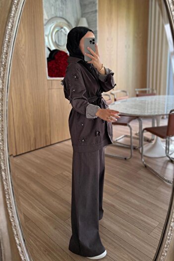 Ka Hijab Τρισδιάστατο Κοστούμι Τζιν με λεπτομέρεια λουλουδιών - Καφέ