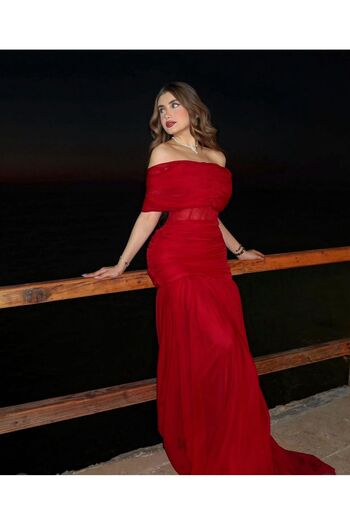 Wareef Elegant women's evening dress in a charming red color