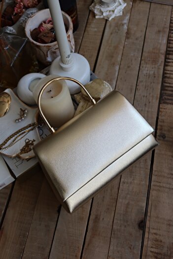 Moom Bag Women's Gold Leather Metal Handle Detailed Hand & Shoulder Bag