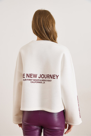 Olalook Women's White Wide Sleeve Detailed Embroidered Oversize Sweatshirt Swt-19000752