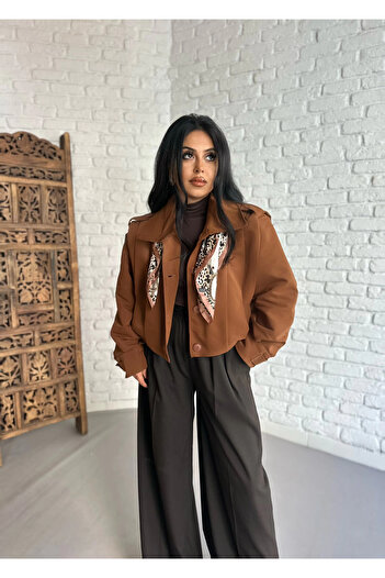 moneta boutique Γυναικεία κοντή καμπαρντίνα με λεπτομέρεια πλισέ