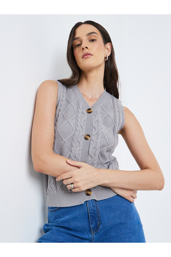 Styli Knitted Sleeveless Buttoned Waistcoat
