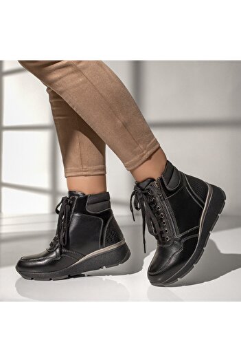 BMoD Women's black boots with laces and a platform MOD12354