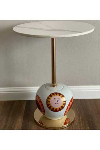 Shihon Shehon Side Table with a Stylish and Modern Design