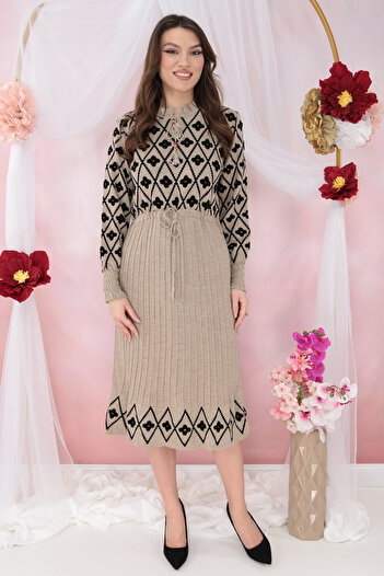 Trend Land Beige knitted dress with black floral pattern