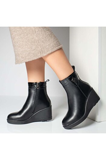 BMoD Women's black boots with a platform and a zipper MOD12723