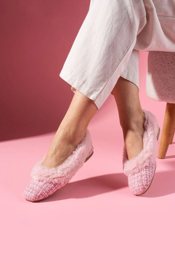 SHOUGO Comfortable and Lightweight Home Slippers with Plush Detailed Gray Fabric.