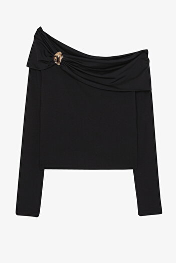 Quzu Blouse with Accessory Details