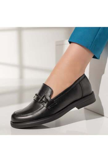 BMoD Black leather women's casual shoes with metallic accessory MOD13137