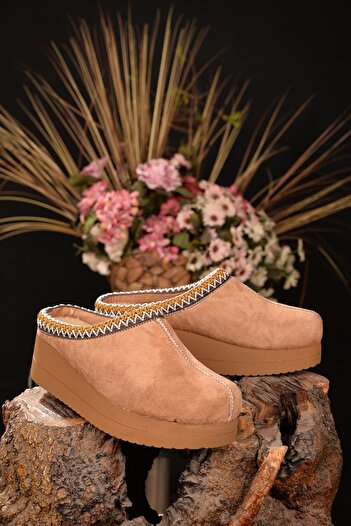 stoneclass Women's Fur-Lined Thick Sole Closed-Front Daily Winter Slippers Tan Suede Orthopedic and Lightweight