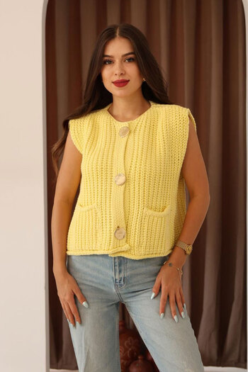 Nazline Women's Crew Neck Pocketed Buttoned Knit Vest