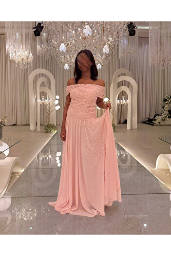 Generic Pink evening dress decorated with pink pearls