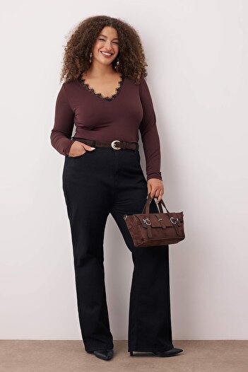 Trendyol Curve Brown V-Neck Collar Lace Detailed Snap Fastener Knitted Plus Size Bodysuit Tbbaw26Cs00001