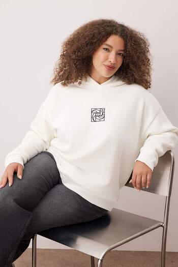 Trendyol Curve Ecru Oversize/Loose Fit Embroidered Thick Fleece Lined Knitted Sweatshirt Tbbaw26Ao00010