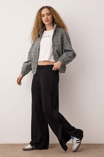 Trendyol Collection Black Wideleg/Wide Leg Knitted Sweatpants with Snap Buttons on the Side Twoaw26Ea00006
