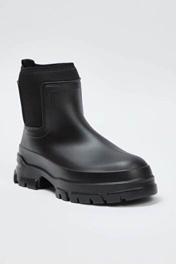 TRENDYOL SHOES Μαύρες γυναικείες μπότες βροχής με επίπεδη σόλα TAKAW26BO00111