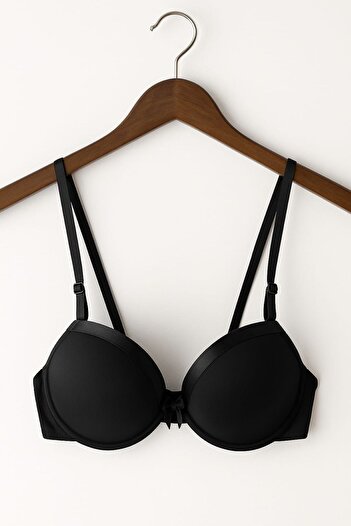 enmodaiçgiyim Black Satin Detailed Padded Bra |   Comfortable & Stylish Supported Model