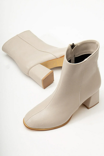 Preshley Women's Marta Beige Leather Thick Heeled Egg Toe Zippered Boots