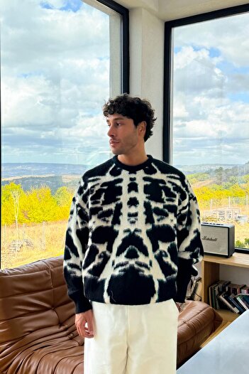 Flaw Wear Geometric Pattern Black Sweater