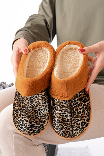 Slipcat Women's Home Slippers Plush Home Slippers Noiseless Sole Warm Stylish Design