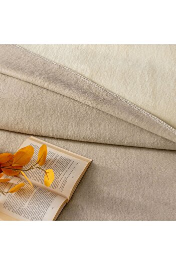 Linens Gloria Double Ecru Blanket